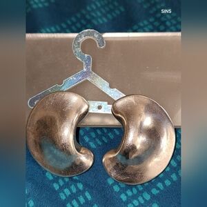 Silver ‘Airess’ Puff Crescent Hollow